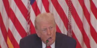 Trump amenaza con aranceles a países que respalden la defensa de Groenlandia.