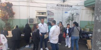 Trabajadores protestan en Xalapa por falta de pago de bono navideño.