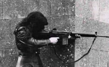 EL DÍA QUE UNA MUJER TOMÓ EL FUSIL DE SU PAREJA.