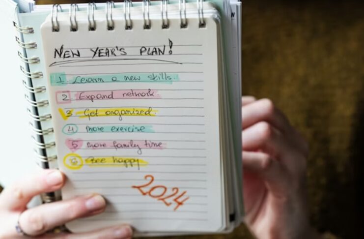 La carga invisibilizada sobre las mujeres para cumplir los propósitos de Año Nuevo