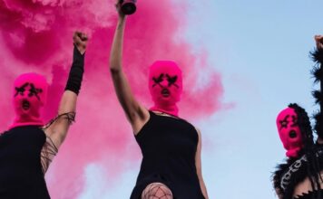 Pussy Riot, declaradas »extremistas». Imponen prisión a quien las nombre.