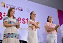 Tenemos una Presidenta de lujo, reitera Rocío Nahle al entregar tarjetas del Bienestar