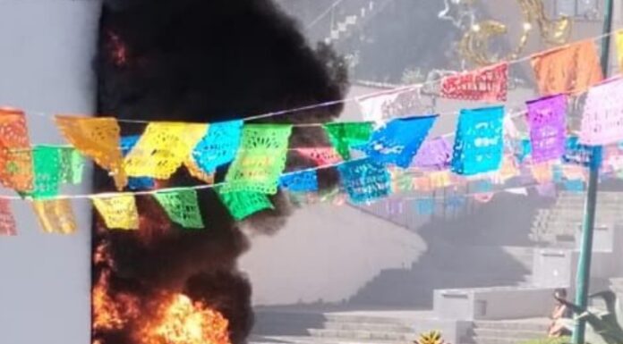 Elementos de PC municipal atienden quema de basura en el Xallitic.