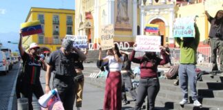 Manifestaciones a favor y en contra de Nicolás Maduro se registraron en centro de Xalapa.