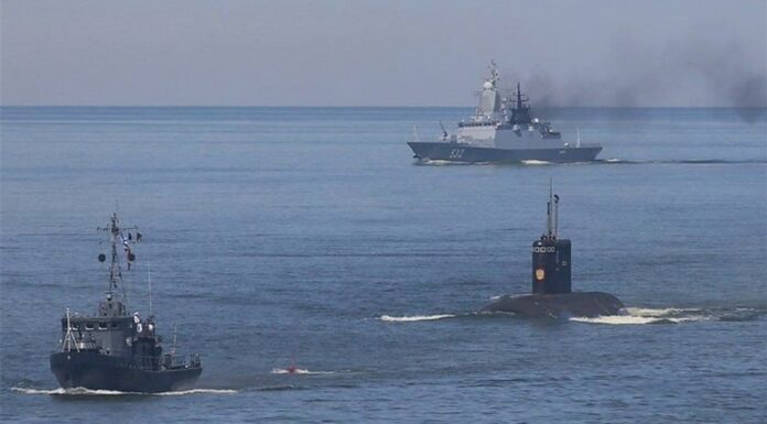 EEUU intenta incautar petrolero venezolano y Rusia responde con submarino.
