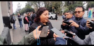 Trabajadores administrativos de UPAV piden intervención del Gobierno del Estado por adeudos.