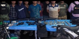 Cateo en San Andrés Tuxtla deja ocho detenidos y aseguramiento de armas, drogas y motocicletas.