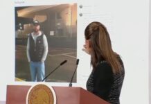 Sheinbaum exhibe fotografía de Ryan Wedding entregándose en la Embajada de EEUU en México .