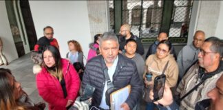 Extrabajadores del extinto Seguro Popular exigen pago de adeudos tras nueve años de espera.