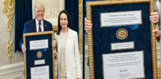María Corina Machado entrega su medalla del Nobel de la Paz a Donald Trump en la Casa Blanca