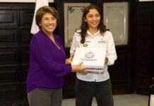 Rosa María Hernández Espejo rinde homenaje a Valeria Palacios Cruz #Veracruz.