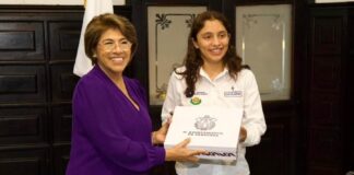 Rosa María Hernández Espejo rinde homenaje a Valeria Palacios Cruz #Veracruz.