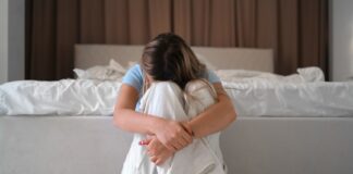 Cuidar salud mental de adolescentes es clave para la edad adulta .