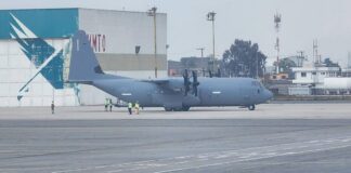 Expectación por el aterrizaje de avión militar de EE.UU. en Toluca