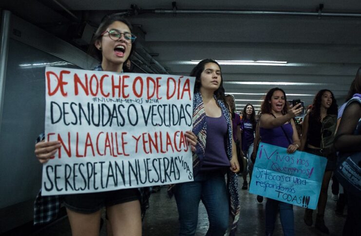 Avanza ley contra acoso sexual y acecho en el Código Penal Federal .