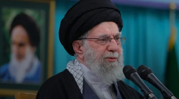 Ali Khamenei fue eliminado, afirma funcionario israelí.