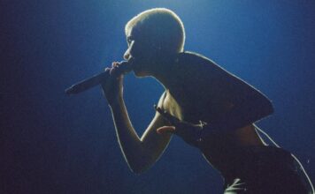 Annasofia inaugura show de Kali Uchis con nueva era artística.