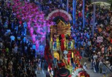 Vive Veracruz ambiente festivo y familiar en el Primer Gran Desfile del Carnaval .