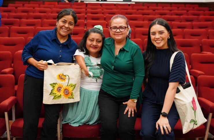 Cabildo refrenda compromiso con las xalapeñas para una vida libre de violencia
