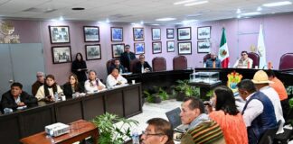 Atiende Esteban Bautista a maestros indígenas de las Altas Montañas.