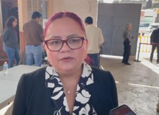 Ayuntamiento de Xalapa dialoga con comerciantes para liberar banquetas.