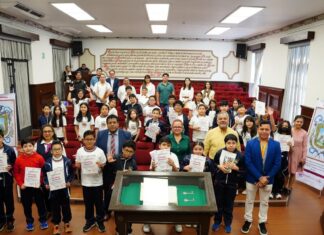 Alcaldesa dialogó con la niñez; conocieron la historia del Palacio Municipal y el trabajo del Cabildo