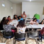 Integra IVEA a más voluntarios a las tareas de educación para adultos .