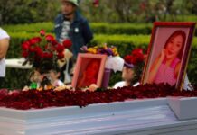 Honran la memoria de Monserrat Uribe Palmeros en la Glorieta de las Mujeres que Luchan