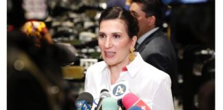 Conmina Kenia López Rabadán a Sergio Mayer a conducirse con honorabilidad
