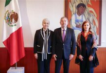 Remociones sorpresivas en las Embajadas de México en Guatemala y Belice .