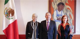 Remociones sorpresivas en las Embajadas de México en Guatemala y Belice .