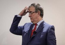 Marcelo Ebrard: el político que siempre llega tarde a la tormenta .