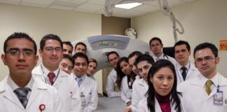 IMSS forma cada año a más de 100 mil profesionales de la salud en México .