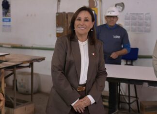 Visita Gobernadora planta veracruzana que fabrica mobiliario para escuelas públicas #Coatepec #Veracruz