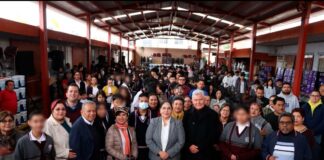 Entrega SEV pantallas, mobiliario y material de mantenimiento a escuelas de Xalapa.