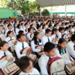 Entrega SEV más de 10 mil útiles y mochilas en municipios de la Huasteca.