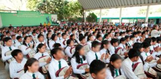 Entrega SEV más de 10 mil útiles y mochilas en municipios de la Huasteca.