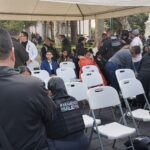 Estudiantes sufren cuadros de hipotermia durante ceremonia del Día de la Bandera en Parque Juárez.