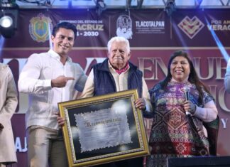 Tlacotalpan reconoce y celebra a Don Fallo, pilar del son jarocho.