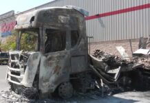 Transportistas anuncian bloqueos tras muerte de operadores y más de 200 unidades calcinadas.
