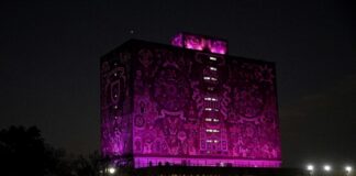 Arranca UNAM conmemoración por el 8M con Biblioteca Central y EOU iluminados de morado.