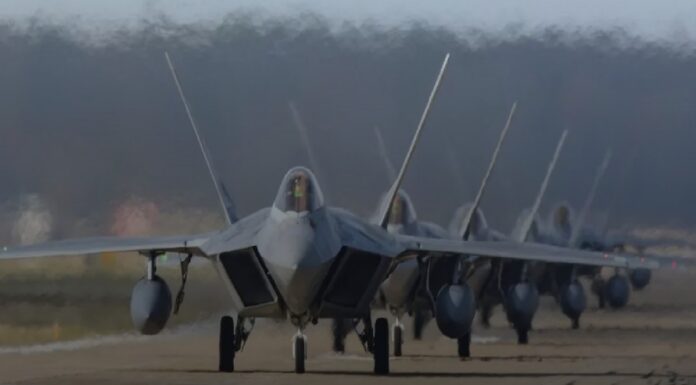 EEUU manda otros 6 cazas de combate hacia Israel.