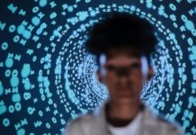 IA avanza y presencia de mujeres en sector tecnológico sigue siendo baja.