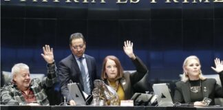Aprueban reforma laboral de 40 horas en medio de acusaciones de la oposición de engaño