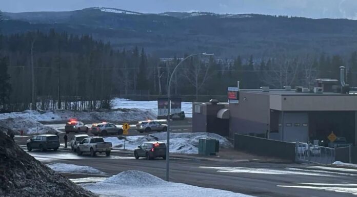 Tiroteo en escuela de Canadá deja 10 muertos y más de 25 heridos .