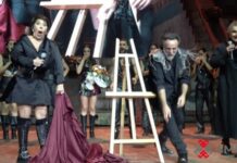 Alejandra Guzmán protagoniza incómodo momento en develación de placa de “Malinche”.