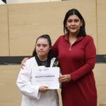 #Puebla: Entregan reconocimiento a la primera cinta negra en taekwondo con síndrome de down