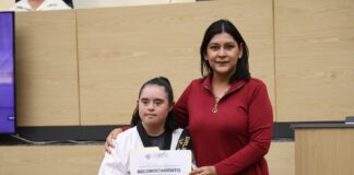 #Puebla: Entregan reconocimiento a la primera cinta negra en taekwondo con síndrome de down