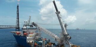 El rastro del derrame del crudo apunta al buque “Árbol Grande” de una empresa privada.