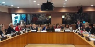 Mujeres políticas que defienden derechos humanos, democracia y libertades: las más violentadas. #CSW70